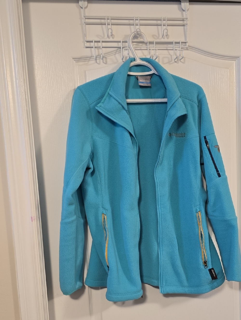 Columbia Turquoise Fleece Teddy Jacket With Side Arm Pocket To Store Keyes
